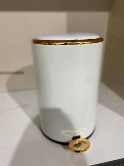פח מתכת 8 ליטר - לבן מעוטר זהב 